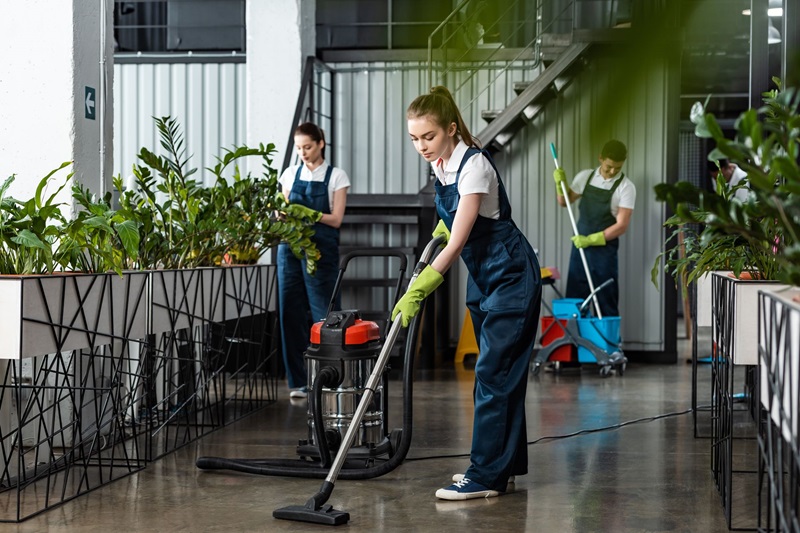 Expert Tips: How to Choose Professional Cleaning Services